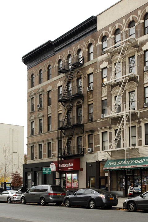 2502 Frederick Douglass Blvd in New York, NY - Foto de edificio