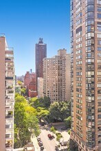 181 E 65th St in New York, NY - Building Photo - Building Photo