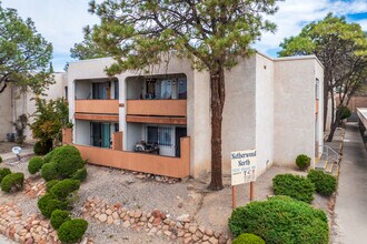 Large Quiet Two Bedroom in Albuquerque, NM - Building Photo - Building Photo