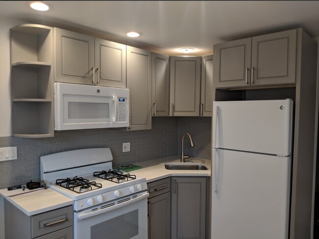 3143 S Halsted St, Unit 2nd FL Rear in Chicago, IL - Building Photo - Building Photo