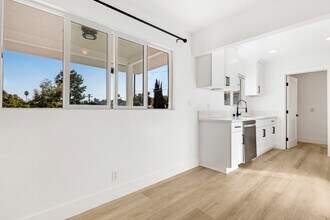 205 Plymouth Dr in Vista, CA - Building Photo - Building Photo