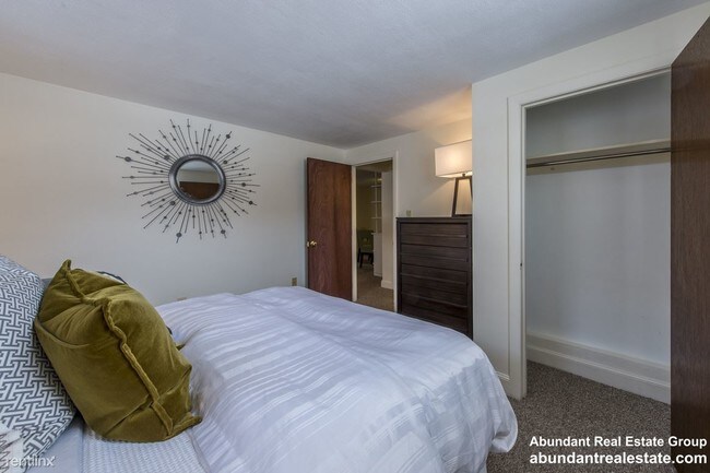 4 Brattle Dr-Unit -Apt 22 in Arlington, MA - Building Photo - Building Photo