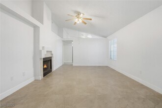 6928 W Atrium Ave in Las Vegas, NV - Building Photo - Building Photo
