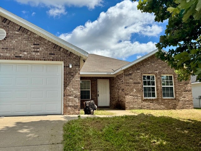 6204 SW Meadow Well Ave in Bentonville, AR - Building Photo
