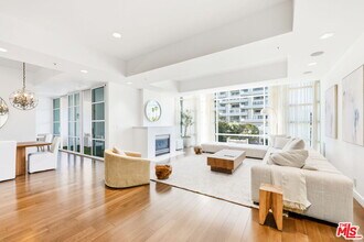 10380 Wilshire Blvd in Los Angeles, CA - Building Photo - Building Photo