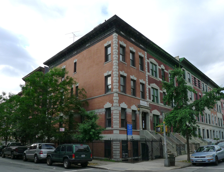 64 Edgecombe Ave in New York, NY - Building Photo