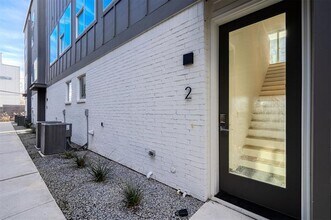 6012 Hudson St in Dallas, TX - Foto de edificio - Building Photo