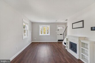 5822 Fifer Dr in Alexandria, VA - Foto de edificio - Building Photo