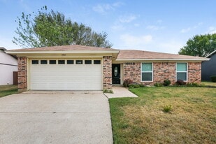5907 Willow Crest Dr in Arlington, TX - Building Photo