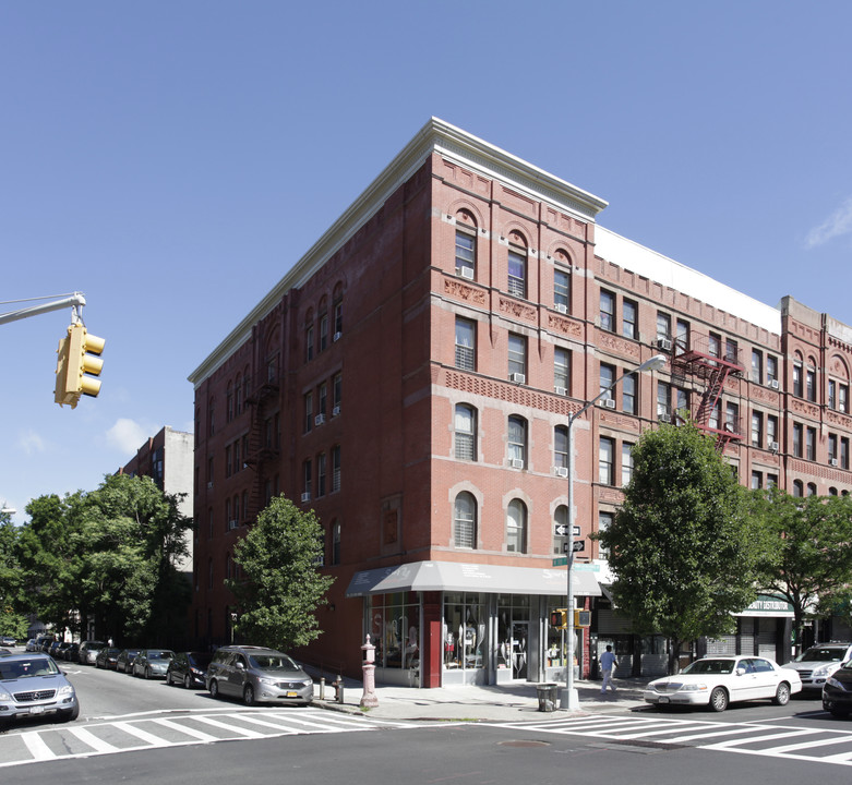 Ahi Ezer Housing in New York, NY - Foto de edificio