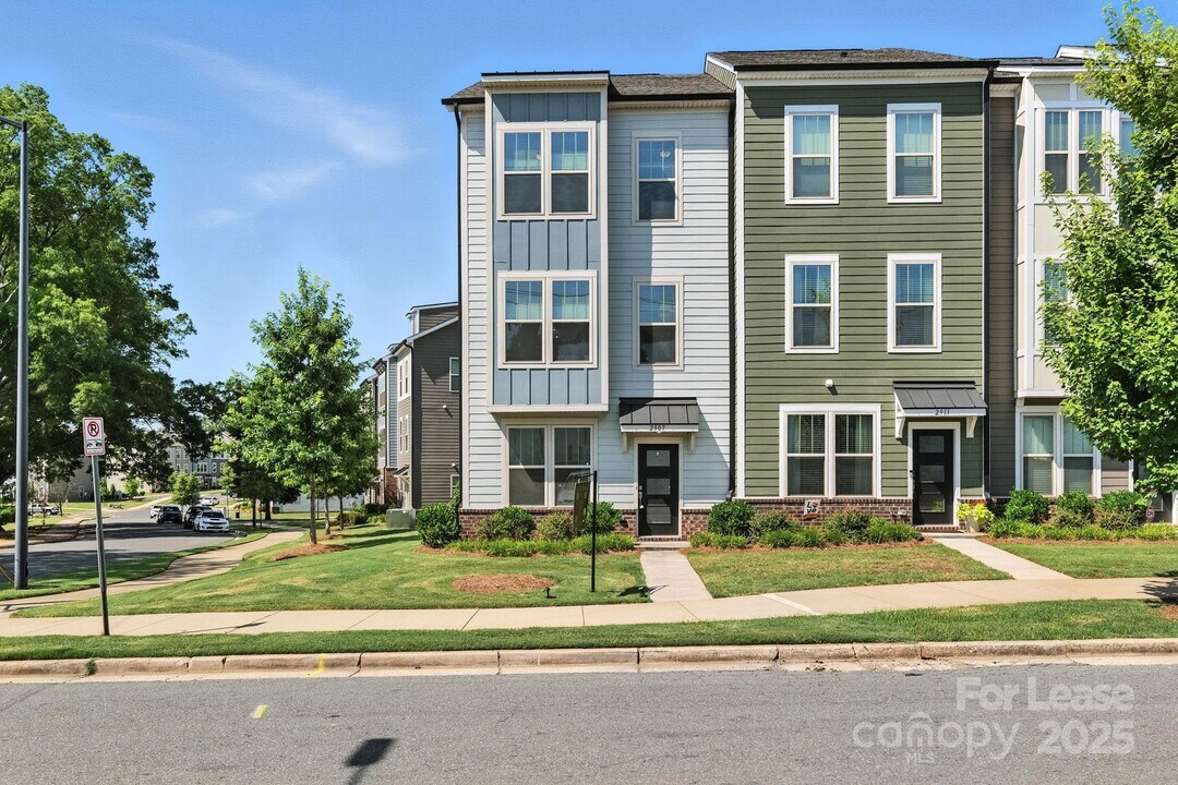 2907 W Trade St in Charlotte, NC - Building Photo