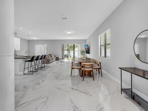 4920 Whispering Way in Fort Lauderdale, FL - Building Photo - Building Photo