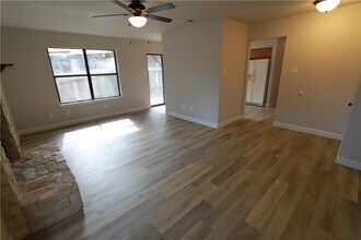 6505 Columbia Oaks Ct in Austin, TX - Building Photo - Building Photo