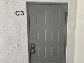 2516 SE Anchorage Cove in Port St. Lucie, FL - Building Photo - Building Photo