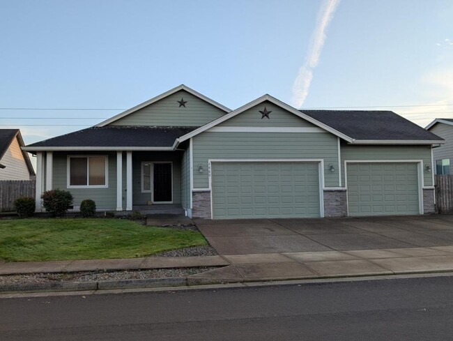 2660 NE Tuscan Loop in Albany, OR - Building Photo - Building Photo