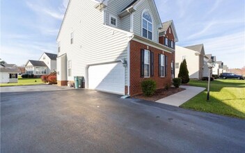 2112 Lindsey Gabriel Dr in Henrico, VA - Foto de edificio - Building Photo