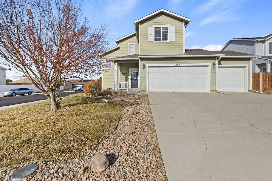 2217 Inspiration Ln in Pueblo, CO - Building Photo