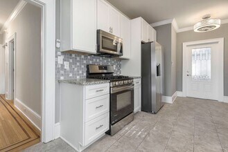 2144 Lakeside Dr in Louisville, KY - Building Photo - Building Photo