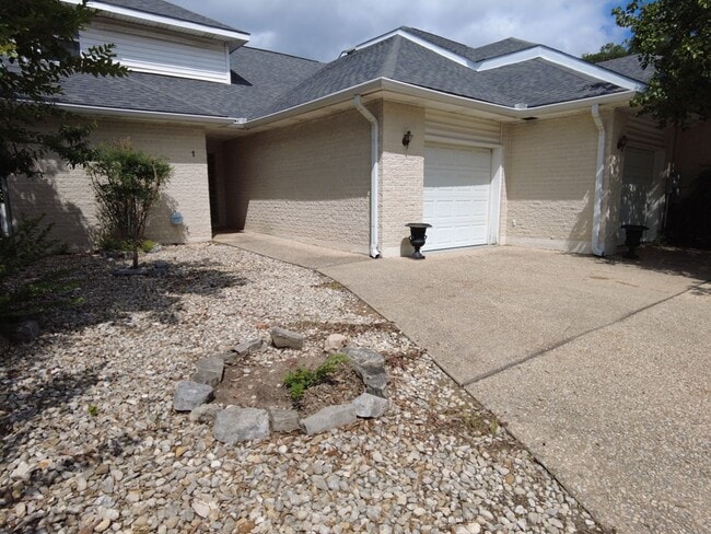 1 Antelope Trail in Kerrville, TX - Building Photo - Building Photo