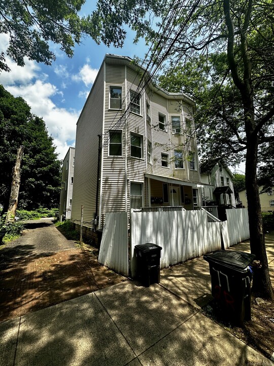 77 Hazel St in New Haven, CT - Building Photo
