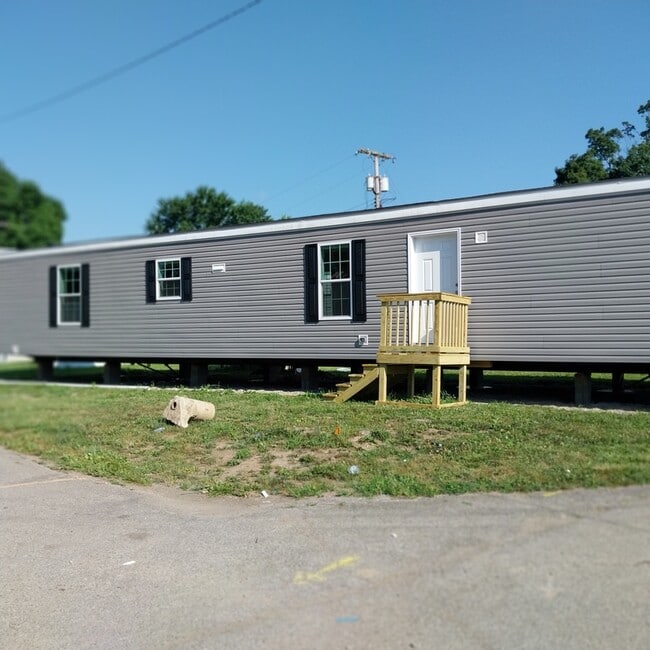 property at 804 W 15th St