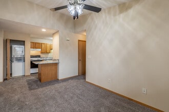 The Ponds on G E Road in Bloomington, IL - Building Photo - Interior Photo