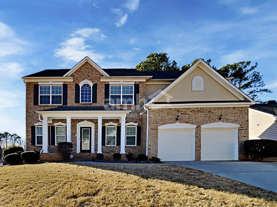 586 Creek Valley Ct in Stockbridge, GA - Building Photo