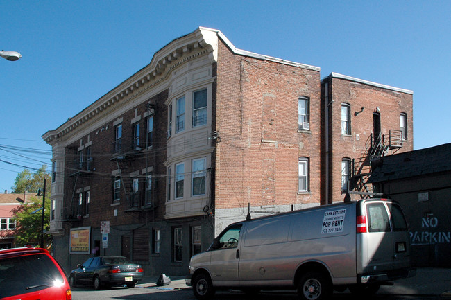 466 Union Ave in Paterson, NJ - Building Photo - Building Photo