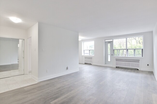 29 Upper Canada Drive in Toronto, ON - Building Photo - Building Photo