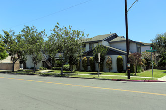 10622-10628 Oak St in Los Alamitos, CA - Building Photo - Building Photo