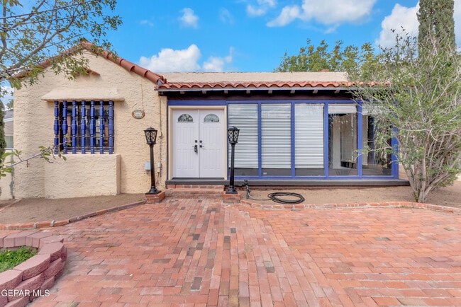 property at 923 McKelligon Dr
