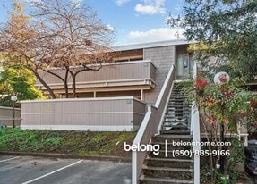 500 W Middlefield Rd, Unit 121 in Mountain View, CA - Building Photo