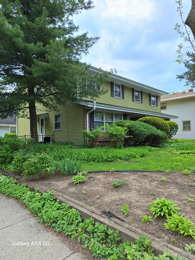 property at 6405 Milwaukee Ave