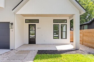2917 Lyons Rd in Austin, TX - Building Photo - Building Photo