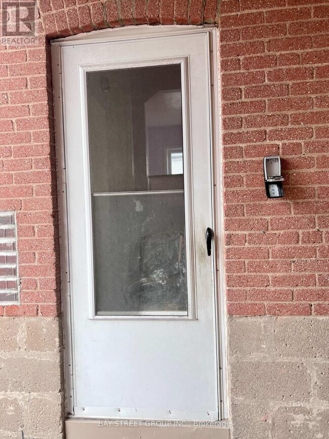 1347 Victoria Park Ave in Toronto, ON - Building Photo - Building Photo