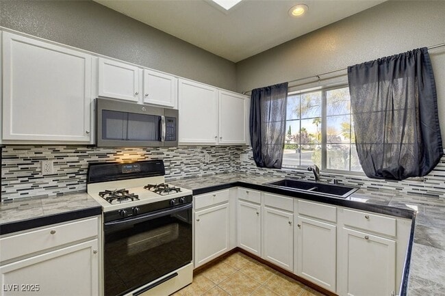 7733 Donald Nelson Ave in Las Vegas, NV - Building Photo - Building Photo