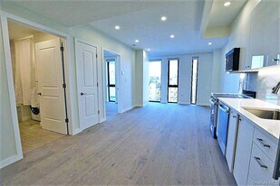 41-26-41-44 44th St in Queens, NY - Building Photo