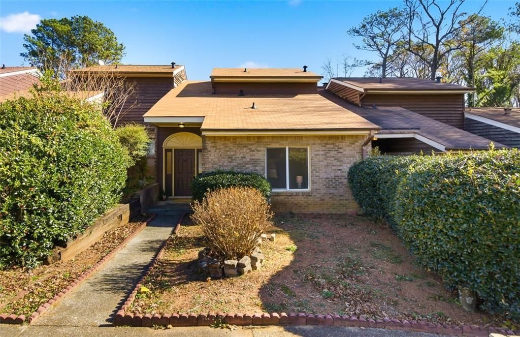 1512 Stoneleigh Way in Stone Mountain, GA - Foto de edificio