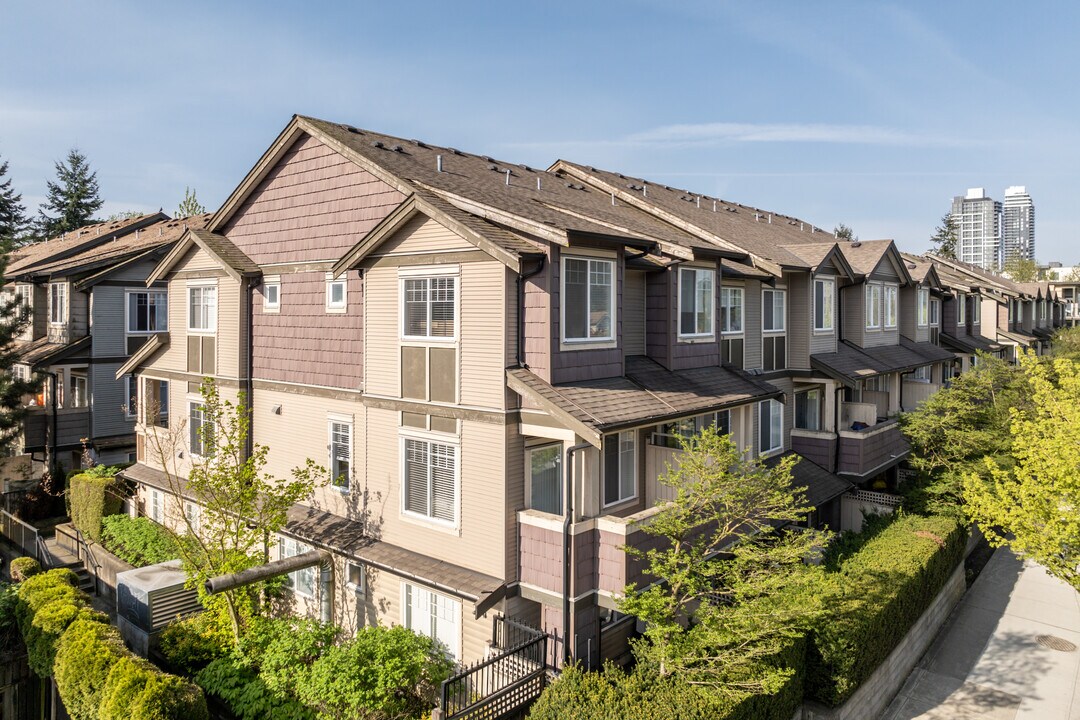 Aura 3 Townhomes in Surrey, BC - Building Photo