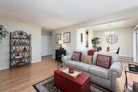 720 Maple Ave photo'