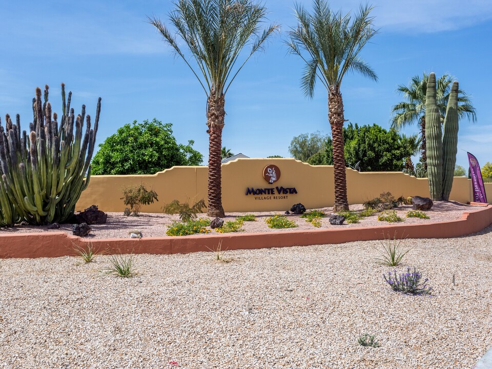 Monte Vista Village in Mesa, AZ - Foto de edificio