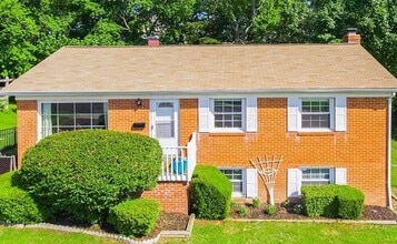 14807 Ashdale Ave in Woodbridge, VA - Building Photo - Building Photo