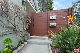 2302 Berkeley Ave in Los Angeles, CA - Foto de edificio - Building Photo