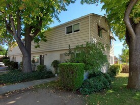 834 Opal Dr, Unit 4 in San Jose, CA - Building Photo