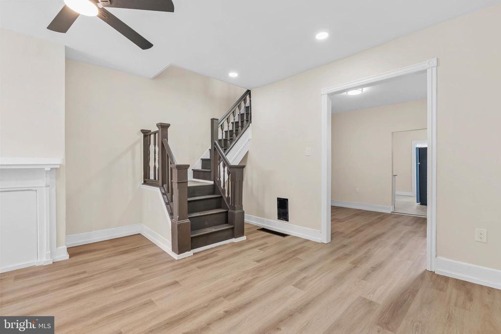 5736 Leonard St in Philadelphia, PA - Building Photo
