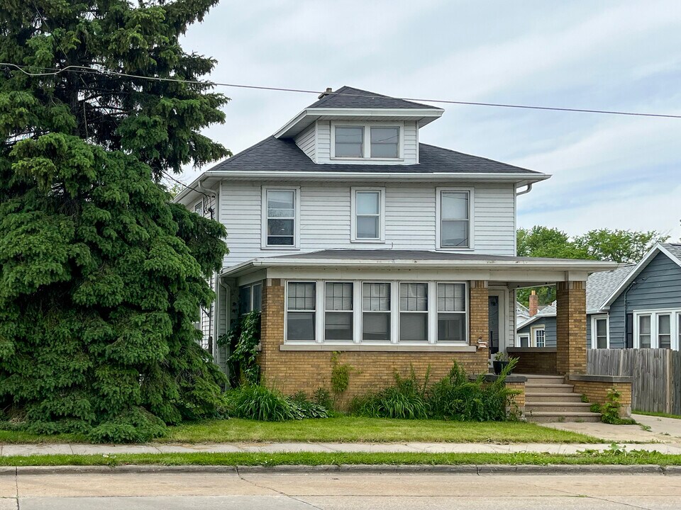 541 Bowen St in Oshkosh, WI - Building Photo