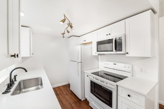 property at 3914 S Regal St