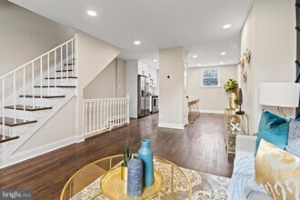 1011 Bashford Ln in Alexandria, VA - Building Photo - Building Photo