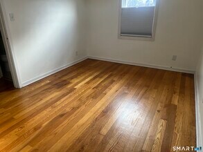 128 Laurel Ct in Plainville, CT - Building Photo - Building Photo