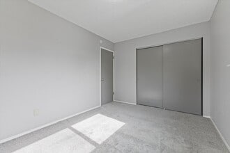 Bardon Apartments in Portland, OR - Foto de edificio - Building Photo